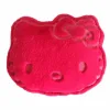 Decora o quarto com a Almofada 3D Hello Kitty em pelo sintético com efeito de pele de coelho. Macia