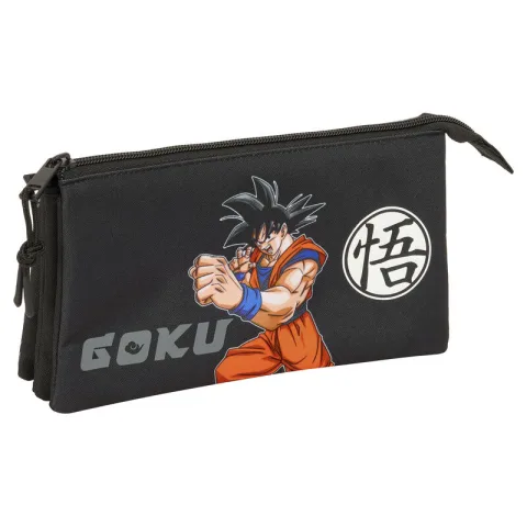 Estojo triplo Dragon Ball com três compartimentos com fecho e bolso interior. Organiza o material escolar com o estilo de Goku. Descobre-o na nossa loja!