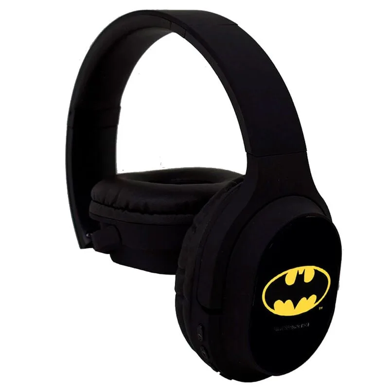 microfone HD e design dobrável. Ouve até 8 horas de música com o estilo do herói. Descobre!