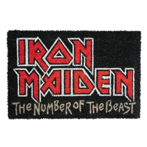 Decora a entrada com o Tapete Iron Maiden da ERIK. Em fibra de coco com base antiderrapante de PVC e 60x40 cm