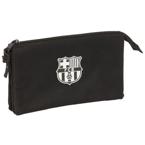 Estojo triplo FC Barcelona com 3 compartimentos com fecho e bolso interior. Organiza o material escolar com as cores do Barça. Compra-o na Loja dos Brinquedos.