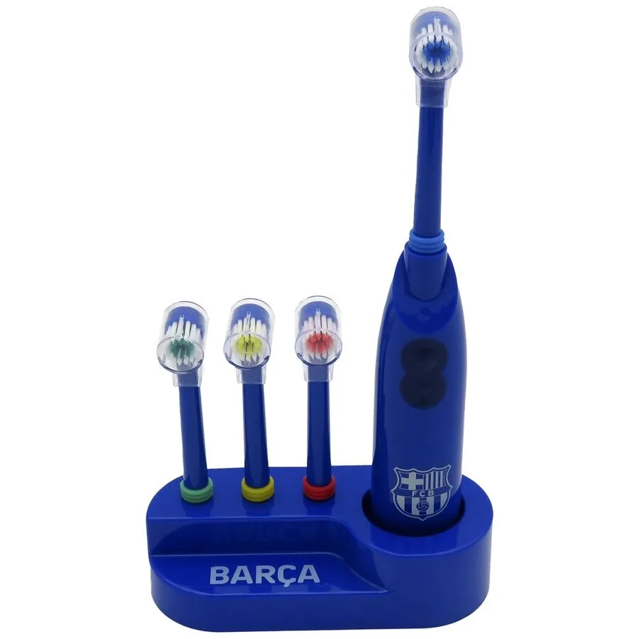Escova de Dentes Elétrica FC Barcelona com 3 cabeças de substituição de cores diferentes e design ergonómico. Pilhas AA não incluídas. Compra já a tua!