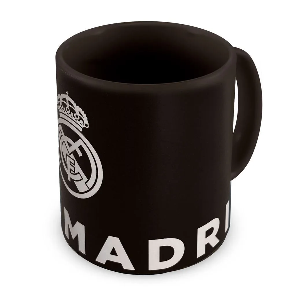 Surpreende-te com a Caneca Mágica Real Madrid de 350 ml da ERIK. O desenho muda com líquidos quentes. Em cerâmica e perfeita para adeptos. Compra já!