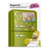 Compõe a tua cena no frigorífico com o Set de Ímanes Troquelados Os Simpsons da Erik. Peças recortadas com o humor de Springfield. Descobre já!