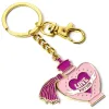 Porta-chaves Poção do Amor Harry Potter com banho dourado e detalhes esmaltados brilhantes. Acessório oficial The Carat Shop para levar a magia nas tuas chaves.