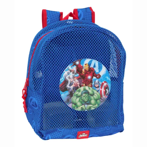Leva os brinquedos de praia na Mochila Antiareia Vingadores Marvel da Safta. Com malha que deixa sair a areia e alças acolchoadas