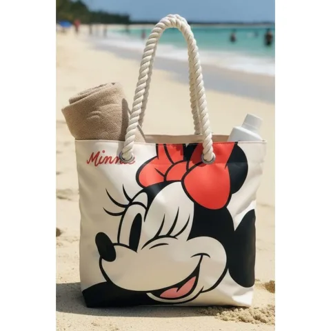Leva o essencial para a praia na Bolsa de Praia em Nylon Minnie Disney de 52 cm. Prática e leve para o verão e a piscina. Descobre já na loja!