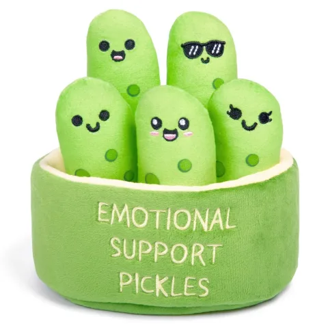Conjunto de peluches Pickles Emotional Support: pepinos de conserva fofos e divertidos para oferecer ou decorar. A partir dos 3 anos. Explora a coleção!