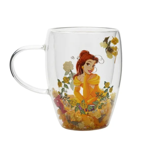 Caneca de vidro transparente com a Bela de A Bela e o Monstro entre flores amarelas e laranja