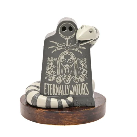 Porta-incenso lápide de O Estranho Mundo de Jack: o fumo do cone sai pelos olhos do esqueleto. Decoração gótica e aromática para fãs. Explora a peça!