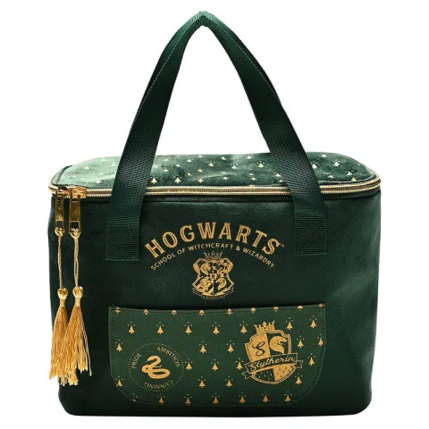 Mostra o orgulho Slytherin à hora de almoço com esta lancheira Harry Potter em veludo verde