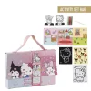 Dá cor à Hello Kitty e aos amigos com este conjunto para colorir da Cerdá em formato de bolsa