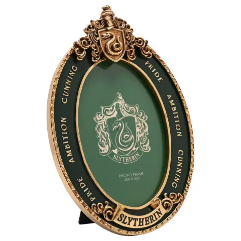 Moldura Slytherin Harry Potter para fotografias de 10 x 15 cm com o espírito da casa. Ideal para fãs orgulhosos da casa da serpente. Explora já esta moldura!
