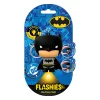Porta-chaves Flashies com figura 3D de Batman que acende luz ao carregar na cabeça. Explora este acessório da DC Comics para fãs do Cavaleiro das Trevas.