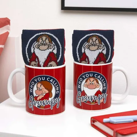 Aquece o dia com o Zangado: conjunto de caneca e meias do clássico Branca de Neve e os Sete Anões da Disney