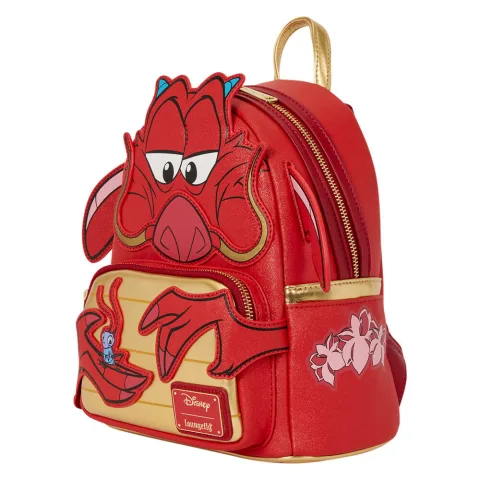 A Mochila Mushu Mulan Disney Loungefly junta moda e cultura pop num acessório para fãs. Leva o dragão mais divertido da Disney contigo. Encontra-a aqui!